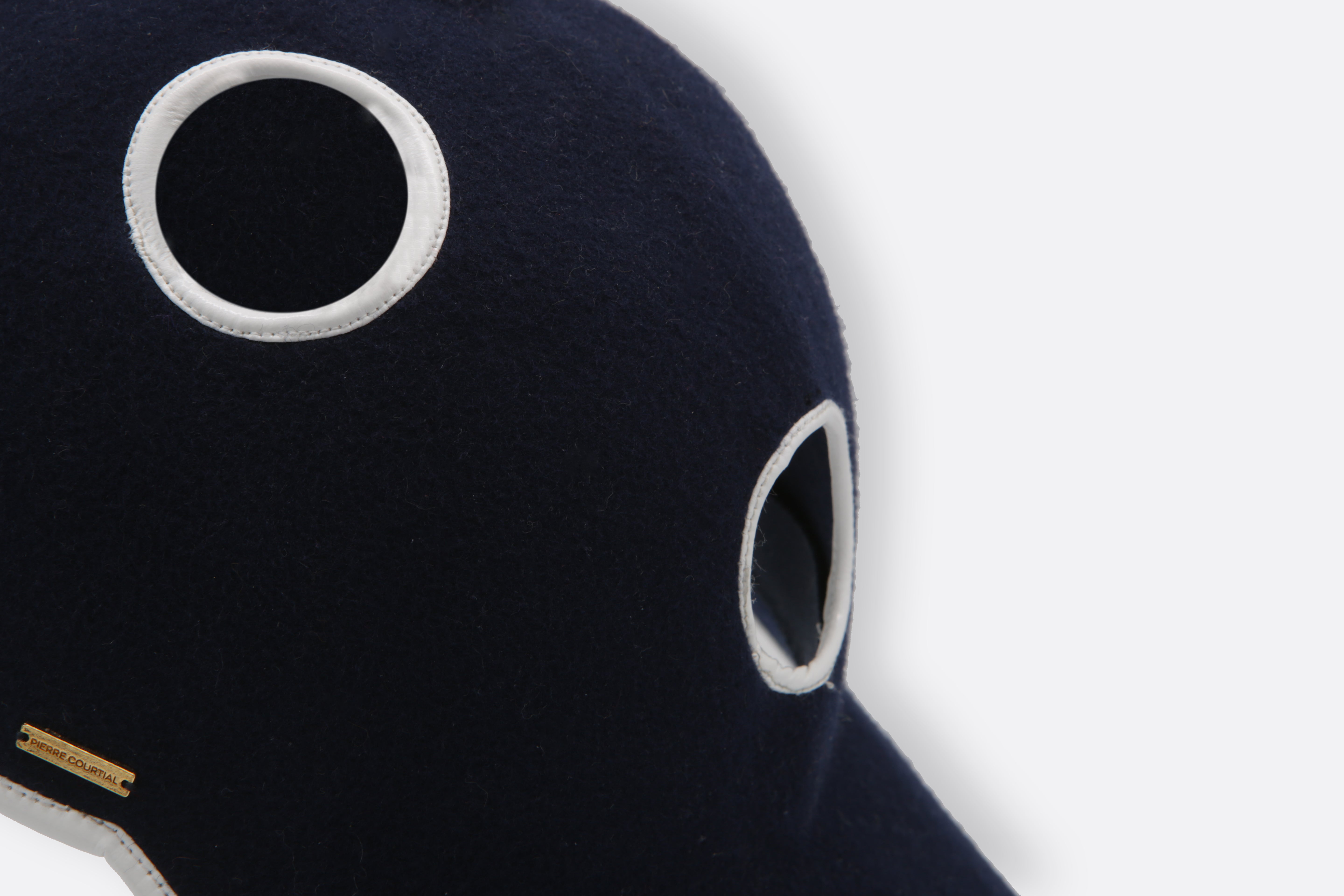 Trous Navy